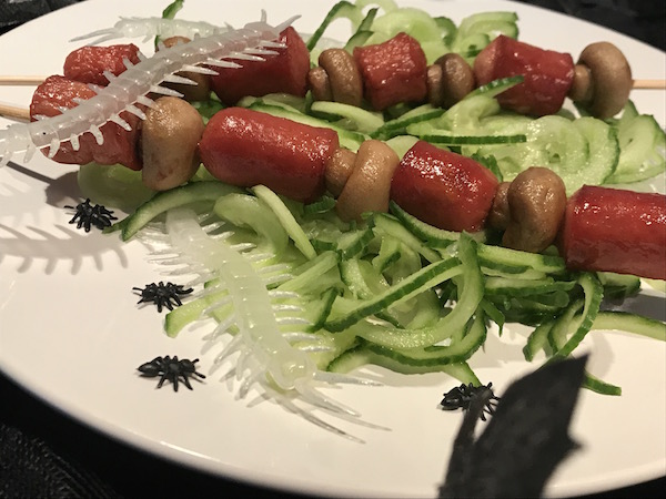 Salade de Concombres et Brochettes de Saucisses et Champignons pour L'halloween 2