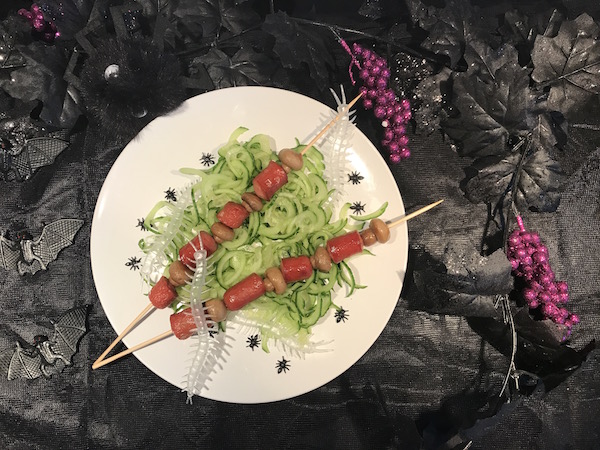 Salade de Concombres et Brochettes de Saucisses et Champignons pour L'halloween