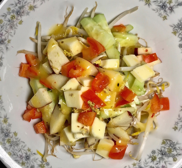 Salade de Fèves Germées et Légumes 1