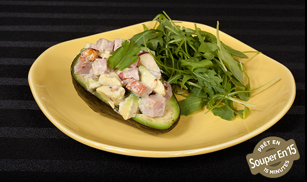 Salade verte et vinaigrette crémeuse à la moutarde