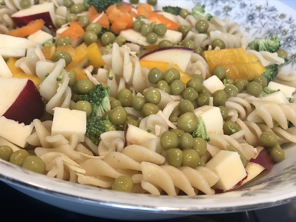 Salade de Pâtes, Légumes et Fruits