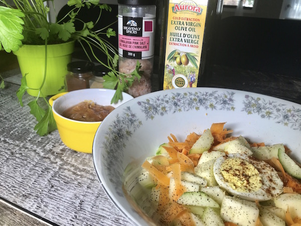 Salade Estivale, Concombre, Pommes et Carottes Sauce aux P&ecirc;ches 4