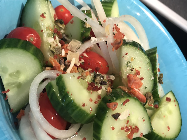 Salade Rafraîchissante au Concombre, Tomate et Oignon 3