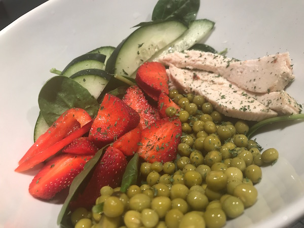 Salade Santé au Poulet et Fraises 6