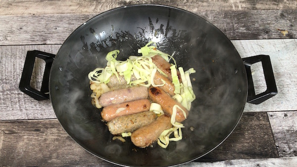 Saucisses Italiennes et Sauce Oignons Caramélisés 2 Saucisses Italiennes et Sauce Oignons Caramélisés 2
