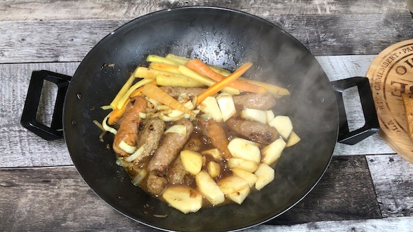 Saucisses Italiennes et Sauce Oignons Caramélisés 3 Saucisses Italiennes et Sauce Oignons Caramélisés 3