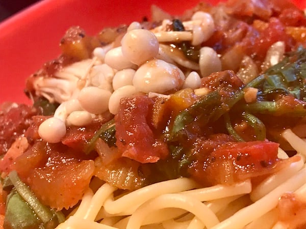 Spaghetti à La Sauce Végé avec Champignons Enoki. 5