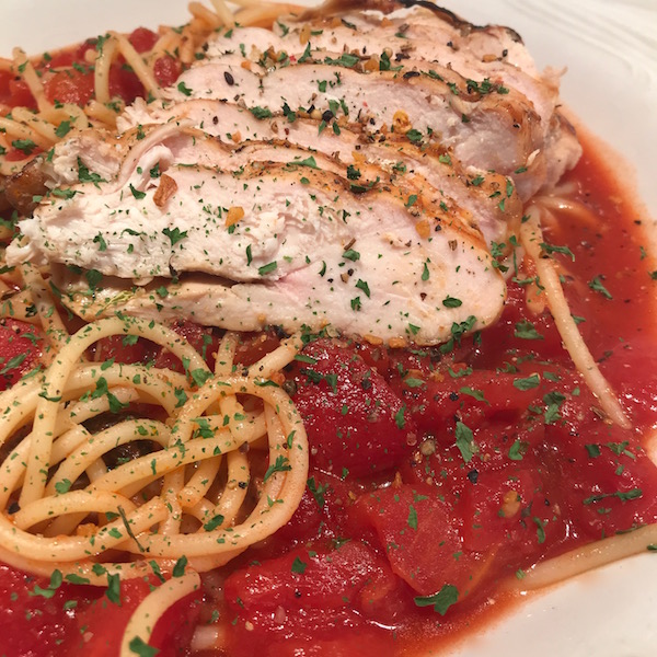Spaghetti Tomates en Dès et Poulet