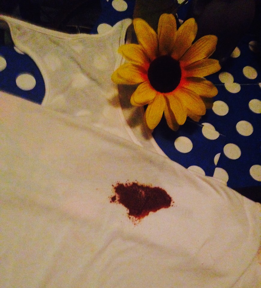 Enlever une Tache de Chocolat sur un Tissu