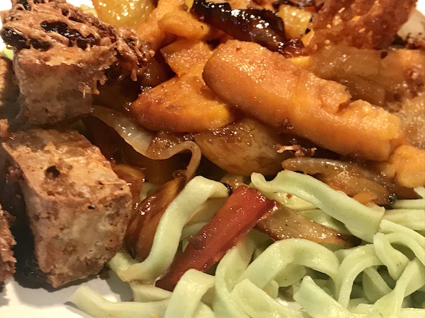 Tofu Pané et Légumes sur Pâte de Brocoli 