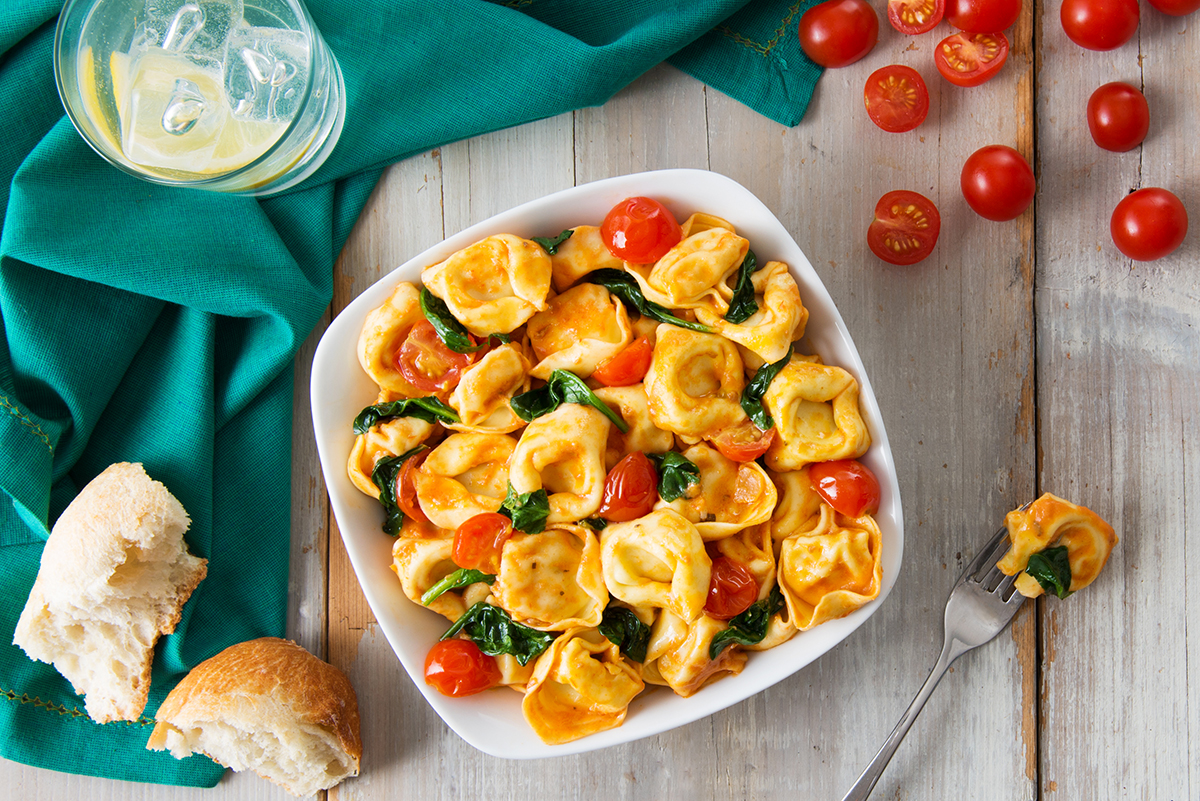 Tortellini au Fromage et aux Épinards dans une Sauce Rosée