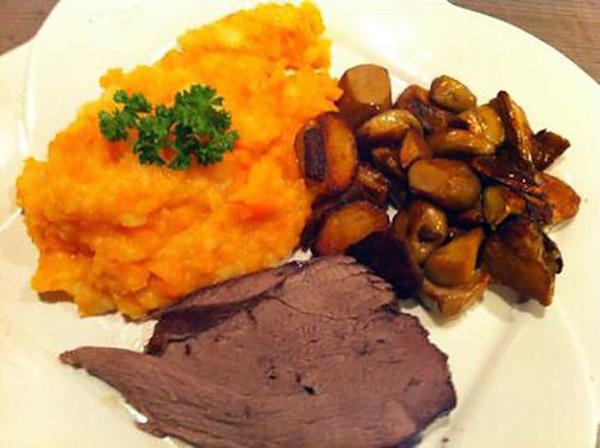 Un Cuissot de Chevreuil Tendre et Moelleux Cuit au Four