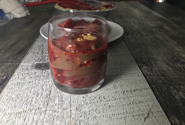 Verrine de Biscuits Graham avec Gelée de Fraises et Pouding au Chocolat 4