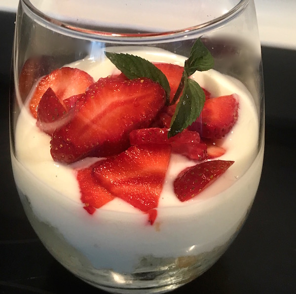 Verrine de Fraises et Yogourt 1