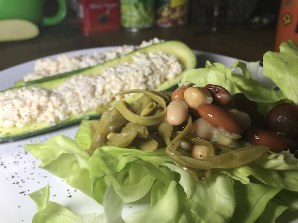 Zucchinis Farcis de Thon Blanc avec Salade Fraicheur Fruitée